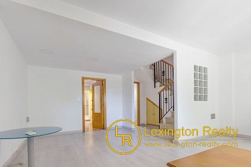 Townhouse for sale in Gran Alacant with roof terrace and community pool in Lexington Realty