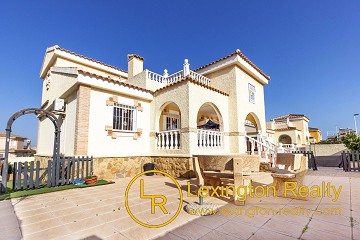 Detached villa with private pool for sale in Gran Alacant  in Lexington Realty